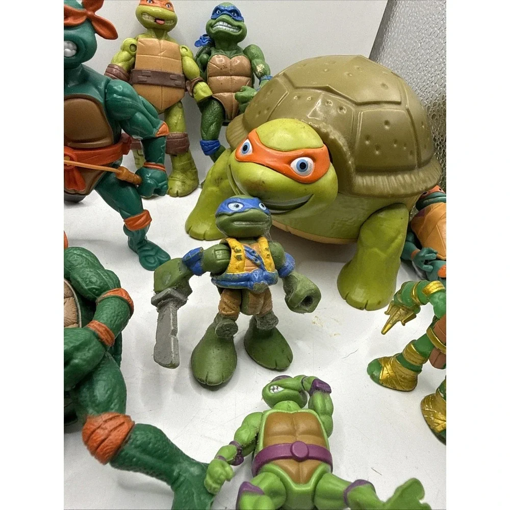 LOT 19 TEENAGE‎ MUTANT NINJA TURTLES ACTION FIGURES